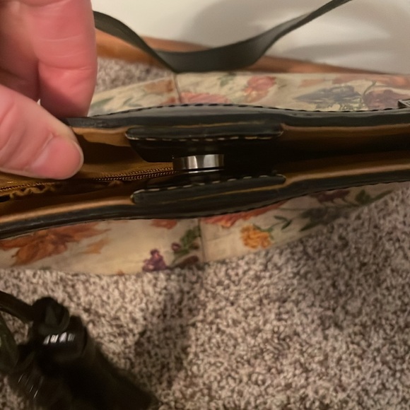 Patricia Nash leather tote in Parisian newsprint - Picture 7 of 8